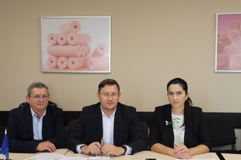 Reprezentanți ai autorităților publice locale, beneficiari ai Programului „DAR 1+3”, instruiți în domeniul eficienței energetice și surselor de energie regenerabile