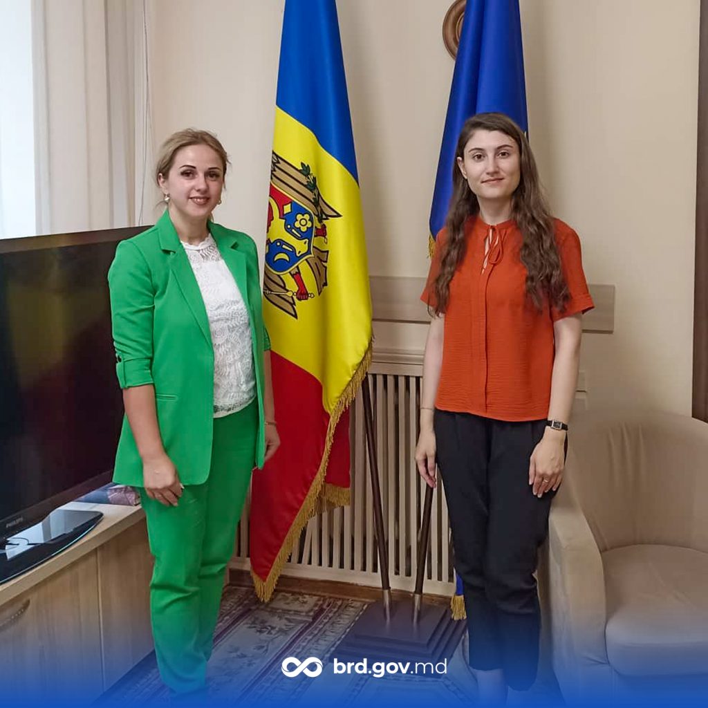 Oxana Luțev-Gheorghiță, profesoara care își dedică timpul și cunoștințele pentru a cultiva dragostea pentru limba română copiilor din Sassenberg, Germania, a vizitat Biroul relații cu diaspora