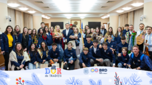 Membrii cabinetului de miniștri, colindați de copiii din tabăra DOR de Tradiții