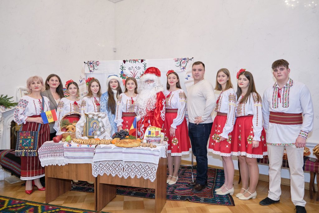 În orașul Sankt-Petersburg din Federația Rusă au răsunat colinde și urături cu prilejul sărbătorilor de iarnă 