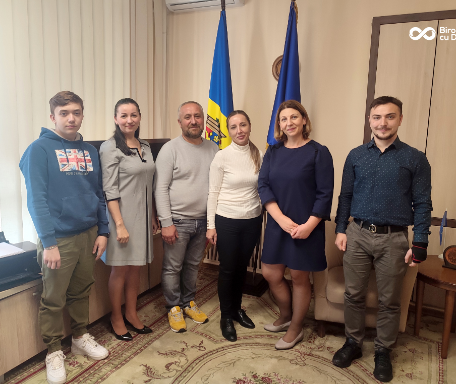 Membrii familiei Chiriac, reveniți la baștină, au vizitat Biroul relații cu diaspora