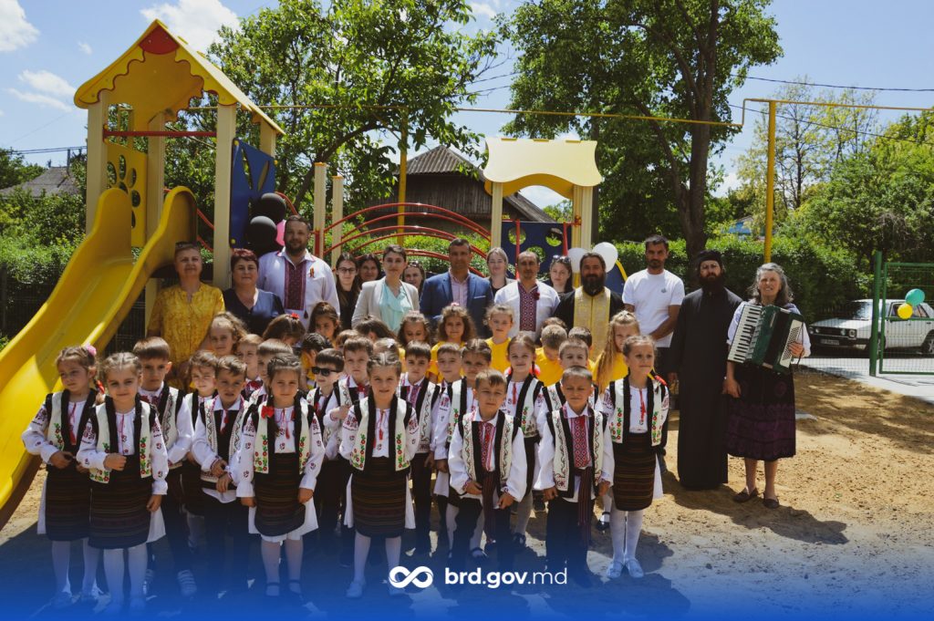 „Amenajarea și dotarea terenurilor de joacă a grădinițelor din satul Sireți” – o realizare de succes în cadrul Programului „Diaspora Acasă Reușește „DAR 1+3”